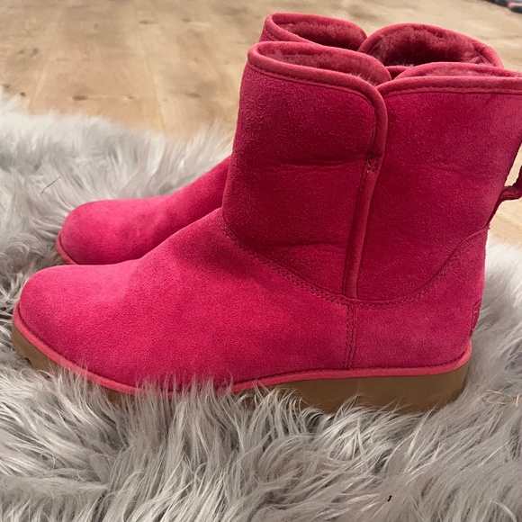 Pink Uggs 8.5 - Picture 1 of 5